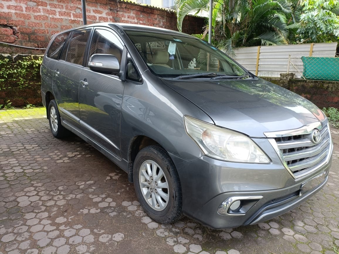 Toyota Innova(2013-2014) 2.5 V 7 Str
